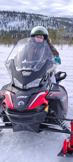 Lapland: Private Snowmobile Safari with arctic Local Guide - Learning to ride safely in Pyhä-Luosto