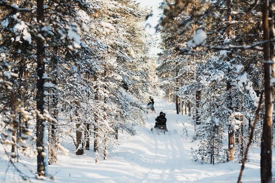 Levi: 3 Hour Snowmobile Safari Around Levi with Coffee Break - Sharing a snowmobile and learning the controls
