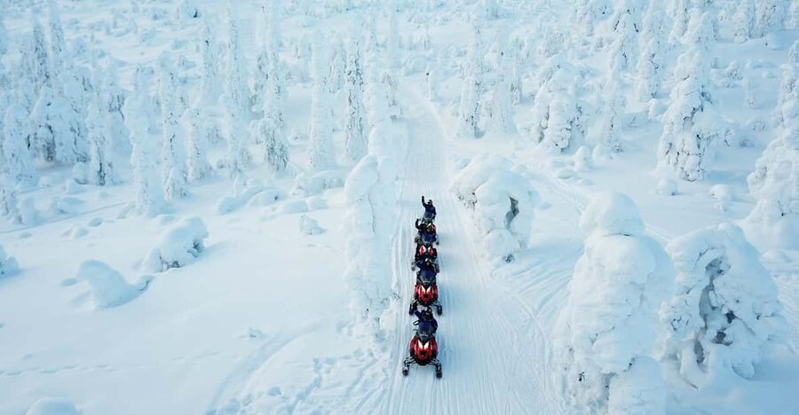 Levi: Easy Snowmobile Safari into the Nature - The halfway stop for hot drinks and cookies