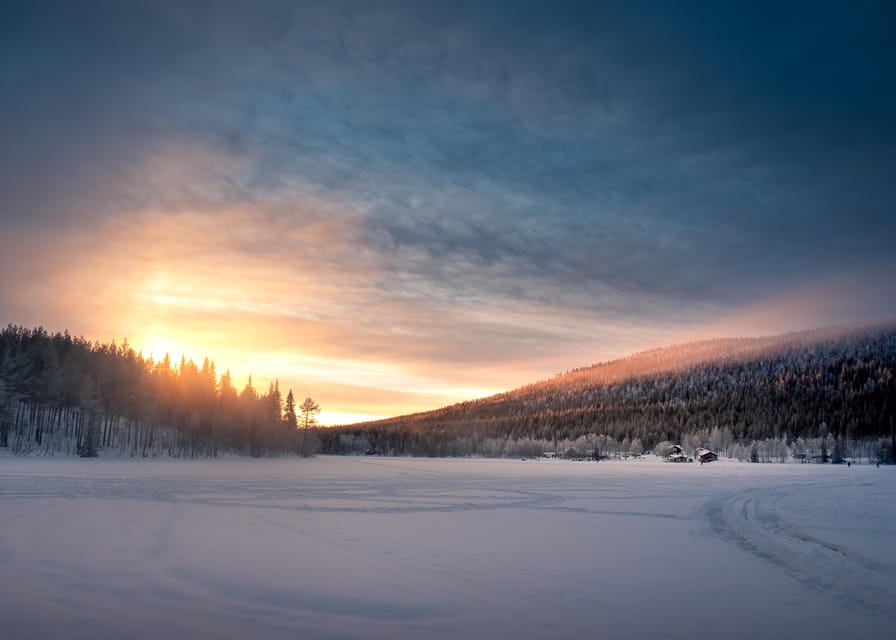 Levi: Easy Snowmobile Tour Perfect for Beginners - A short snowmobile introduction in Levi