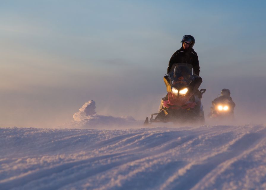 Levi: Evening Snowmobile Safari - Setting out from Levi after dark