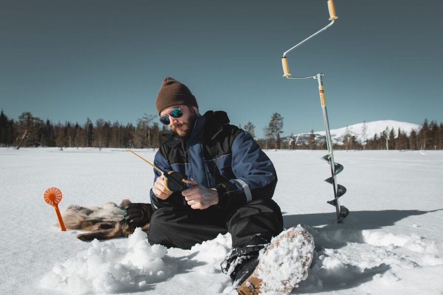 Levi: Finnish Ice Fishing Tour by Car - From Levi to a frozen lake in about 20 minutes