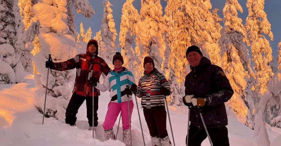 Levi: Lakeside forest snowshoeing - A hot drink in the snow