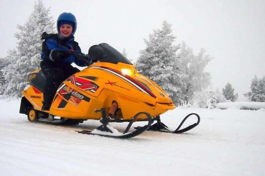 Levi: Lapland Family Snowmobile Safari - Choosing your seat on the snowmobile