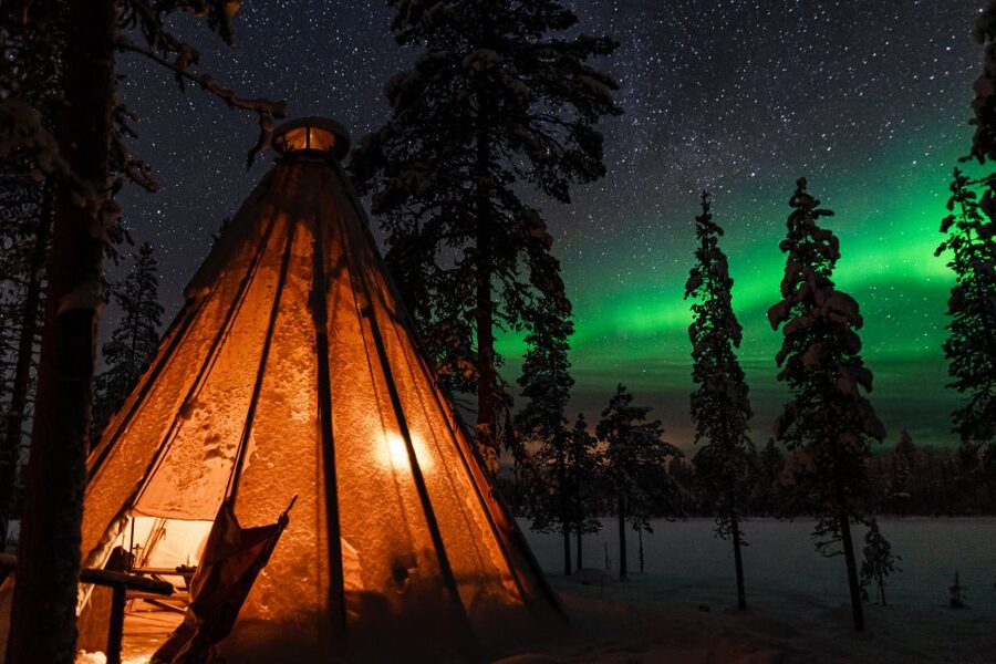Levi: Northern Lights Campfire - Sausage, pastry, and a fire in the snow