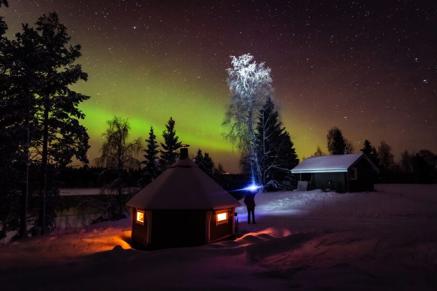 Levi: Northern Lights Tour by Minivan - Why the stars and snow matter
