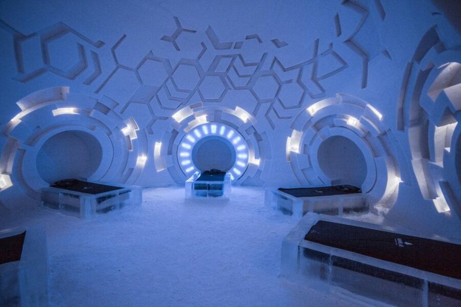 Levi: Snowmobile Tour to Snow Village - Photo stops break up the 45-kilometer run