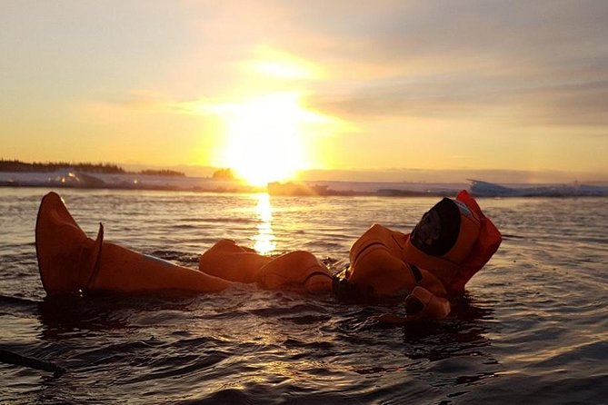 Midnight Sun Floating Experience in Forest Lake - Key points at a glance