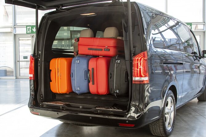 Minivan Departure Transfer Helsinki City to Helsinki Airport HEL - A meet and greet that reduces airport-day fuss