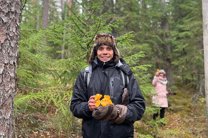 Mushroom Hunting in a National Park - The lakeside campfire lunch