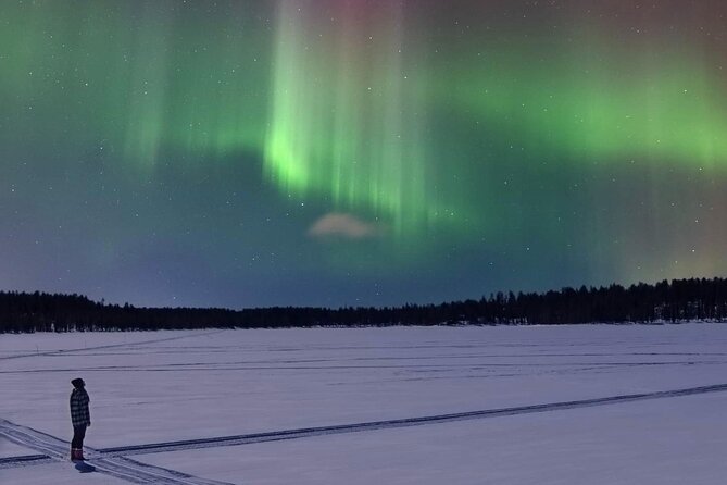 Northern Lights Adventure in the Wild with Campfire Treats - A closer look at the guide style