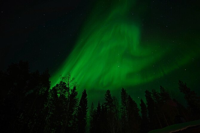 Northern Lights Hunting in Lappish old cottage - How the aurora explanation helps