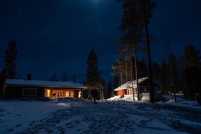 Northern Lights Hunting in Lappish old cottage - Group size and the family question