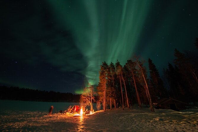 Northern Lights Hunting in Lappish old cottage - What happens at the old Lappish cottage