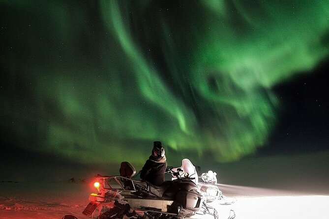 Northern Lights Snowmobile Hunt - At a glance