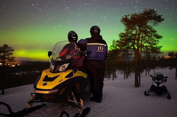 Northern Lights Snowmobile Hunt - Small details that can save your evening