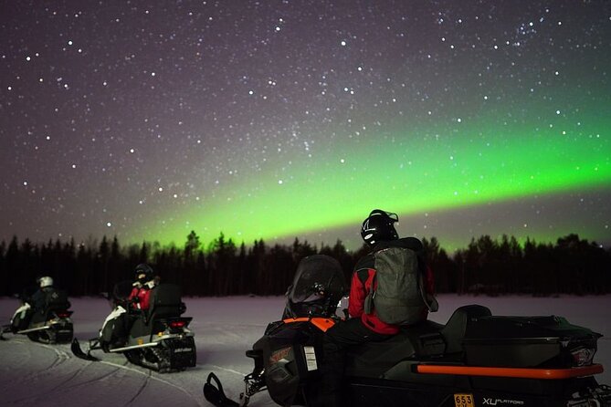 Northern Lights Snowmobile Hunt - Learning the snowmobile controls