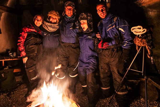 Private Aurora Tour (5 or more) by Aurora Experts - Rovaniemi - Snow clothing and comfort in Finnish winter