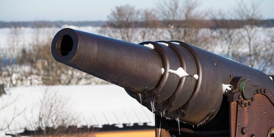 Private tour to Suomenlinna and Helsinki - Crossing the harbor to Suomenlinna