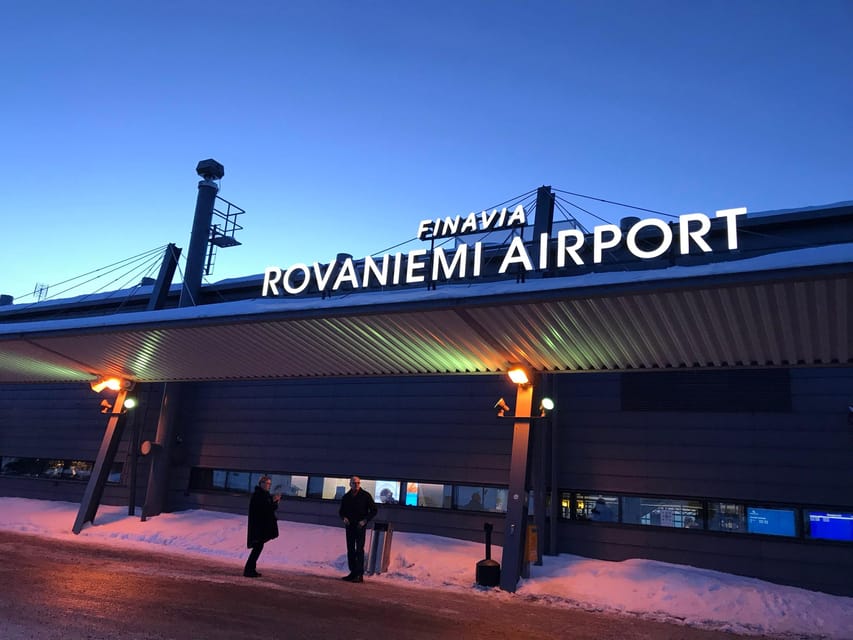 Private Transfer Rovaniemi - Kiruna - The halfway gas-station stop