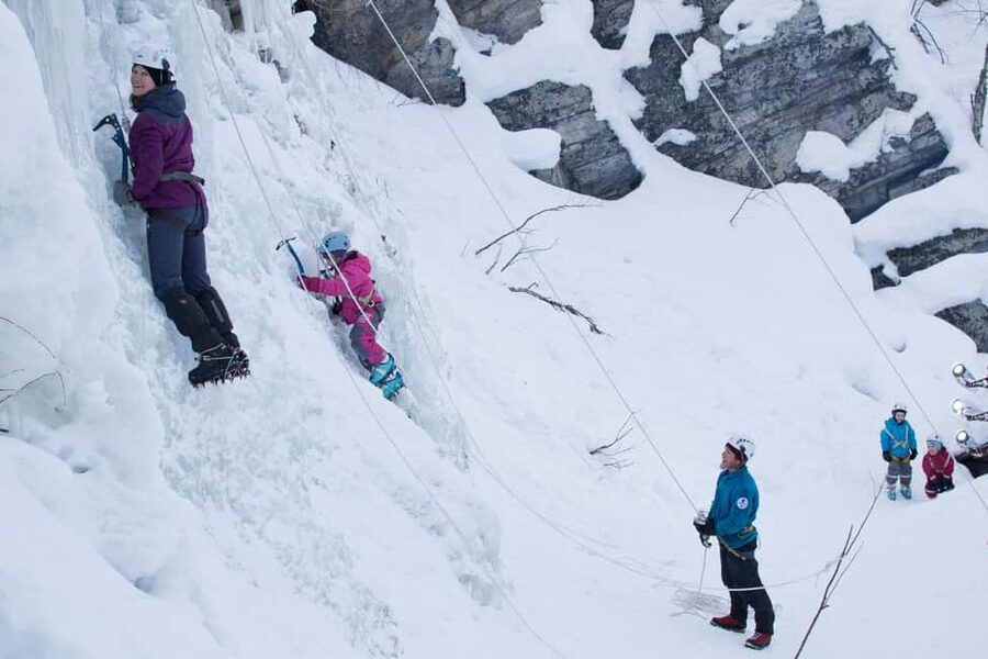Pyhätunturi: Kid's Ice Climbing Adventure in Finnish Lapland - Practical preparation for a smoother outing