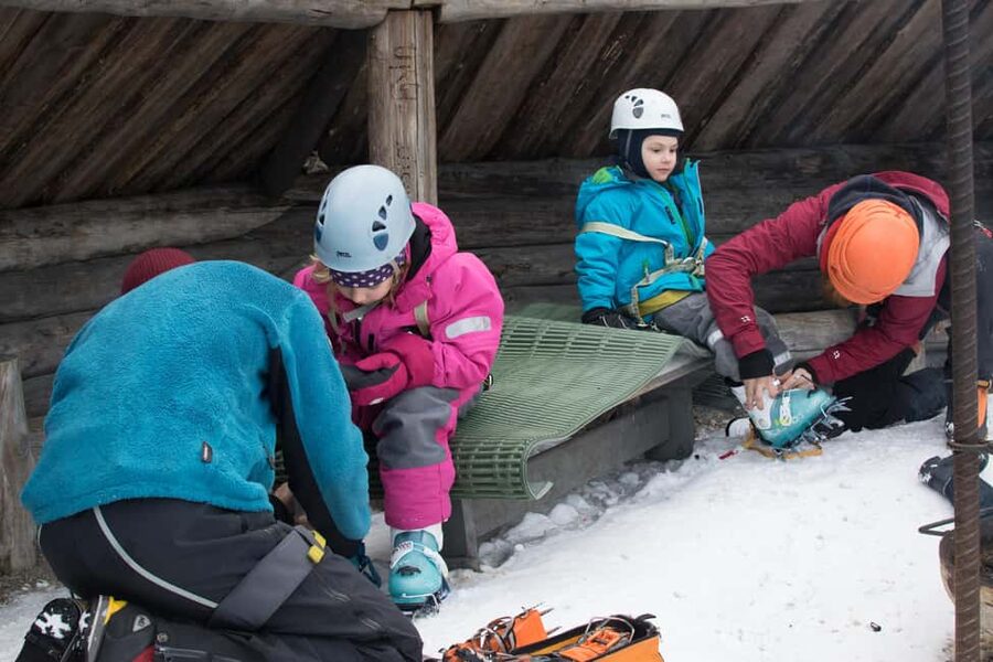 Pyhätunturi: Kid's Ice Climbing Adventure in Finnish Lapland - Reaching Pyhä from Rovaniemi or Luosto