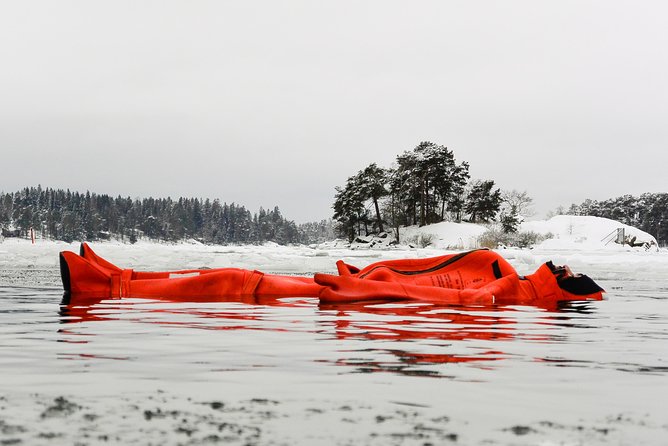 Redrib Ice Experience - Floating among ice rafts in a survival suit