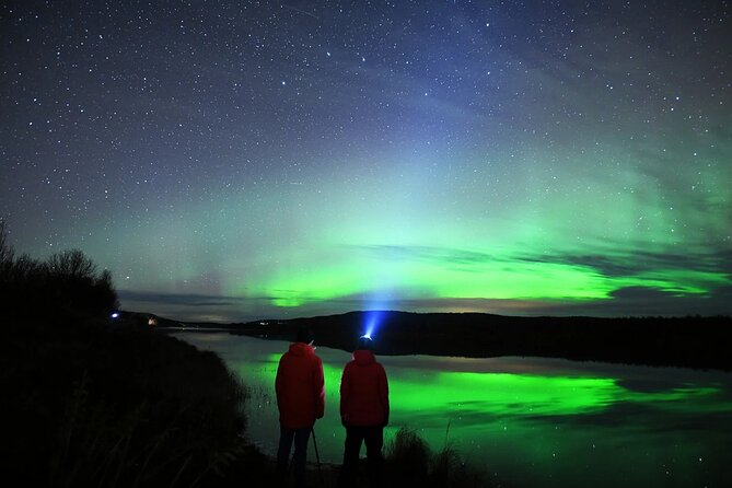 Reflections of the Northern Lights - A campfire barbecue gives the evening a center