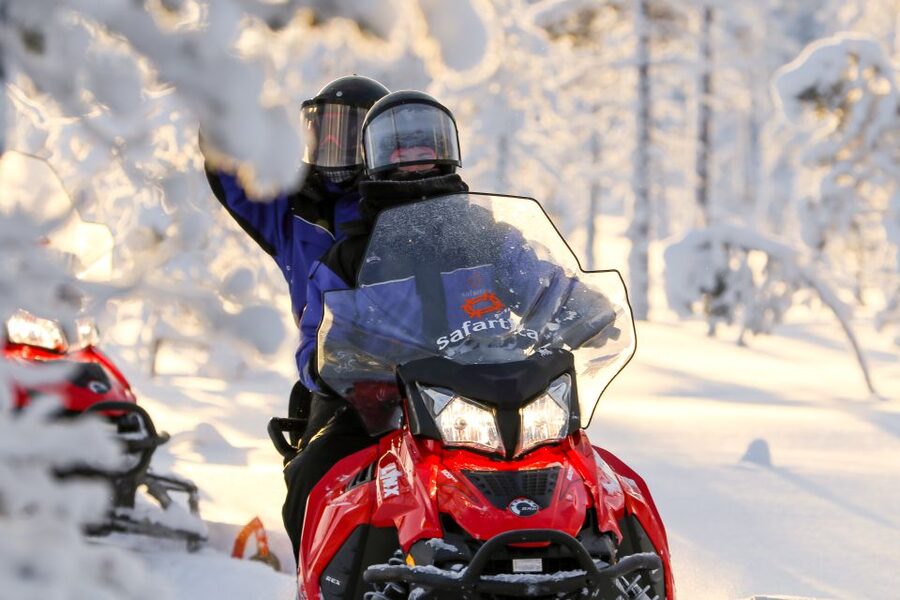 Rovaniemi: 2-Hour Snowmobiling Experience - Starting at Safartica on Koskikatu 9