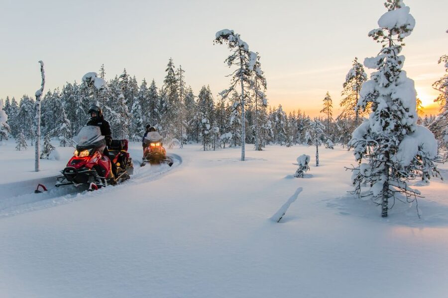 Rovaniemi: 2-Hour Snowmobiling Experience - Returning through the Arctic wilderness