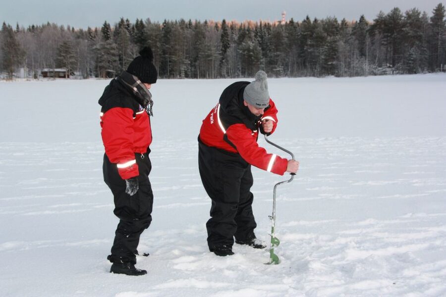 Rovaniemi: Arctic Circle Ice Fishing Experience - Clothing, cold, and comfort