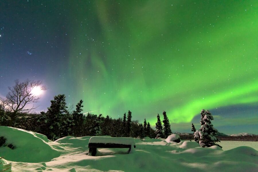 Rovaniemi: Aurora Borealis Snowmobile Safari with Campfire - Learning to handle the snowmobile