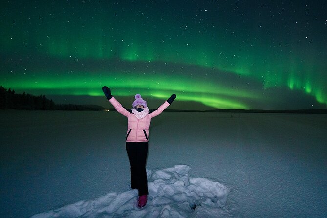 Rovaniemi: Aurora Hunt with Photograph & money back guarantee - Waiting outside for the aurora