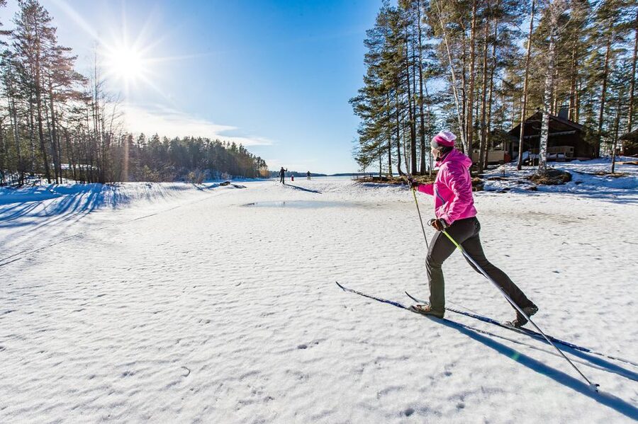 Rovaniemi: Cross Country Wilderness Ski Adventure - Following the snowy Ounasvaara tracks