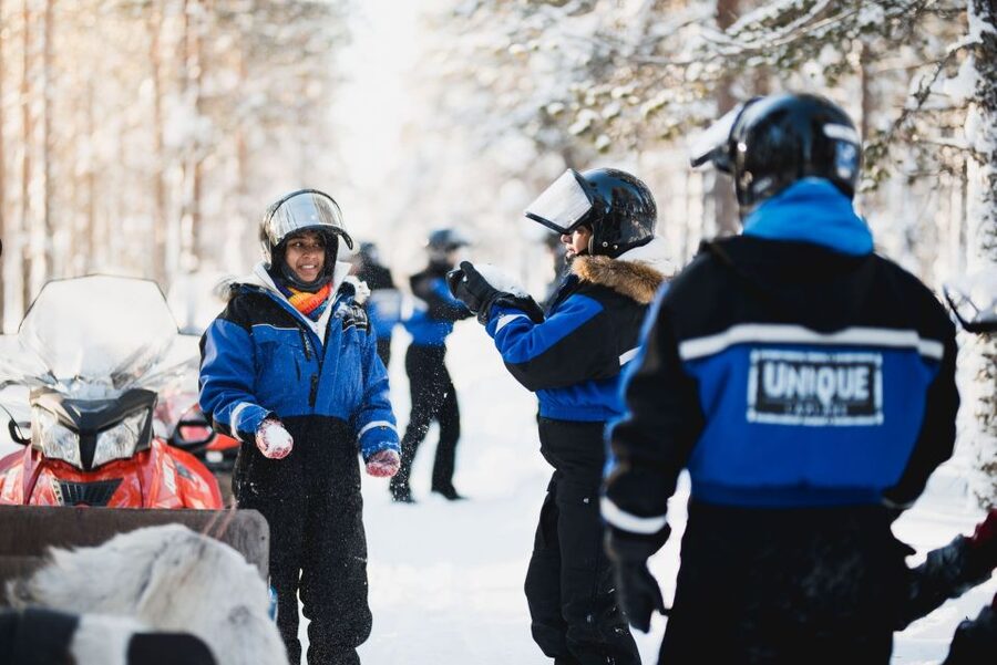 Rovaniemi: Easy Snowmobile Safari - The safety briefing for first-time drivers