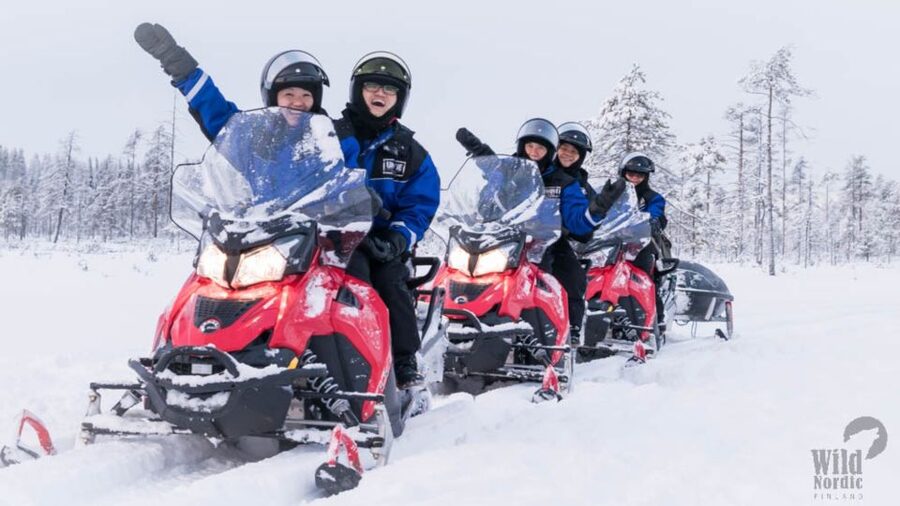 Rovaniemi: Easy Snowmobile Safari - Sharing one snowmobile between two adults