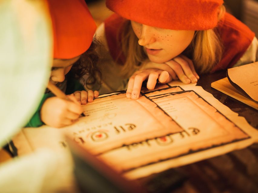 Rovaniemi: Elf Hat Academy in Santa's Village - What to expect from the guide and group