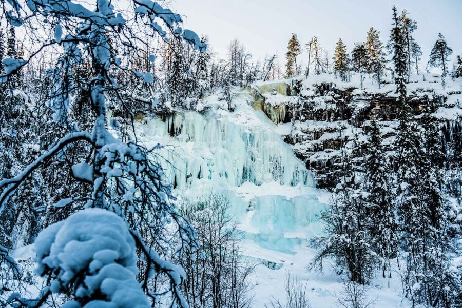 Rovaniemi: Frozen Waterfalls of Korouoma Canyon & Pro Photos - Small groups and the guide’s role