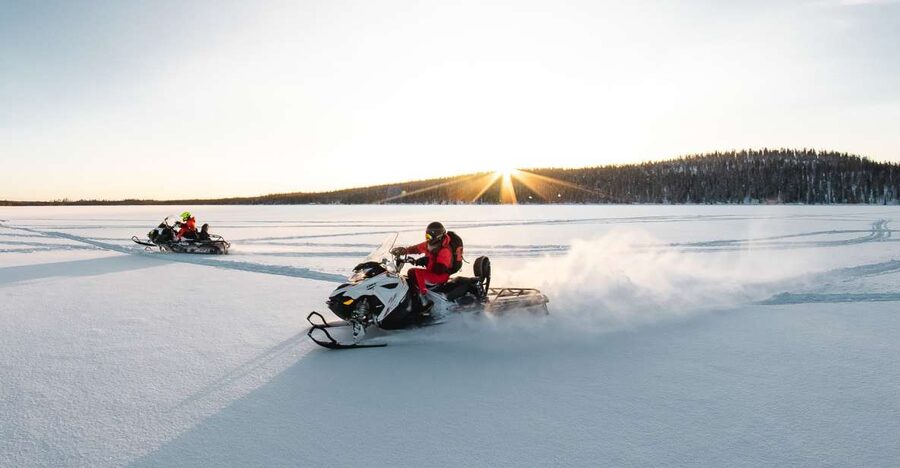 Rovaniemi: Full-Day Snowmobile Safari into the Wilderness - Winter clothing and the cold-weather reality