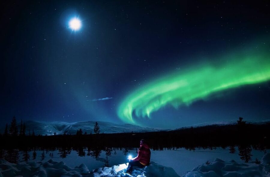 Rovaniemi: Guaranteed Aurora Hunting Tour with Local Guide - What happens at the photo stops