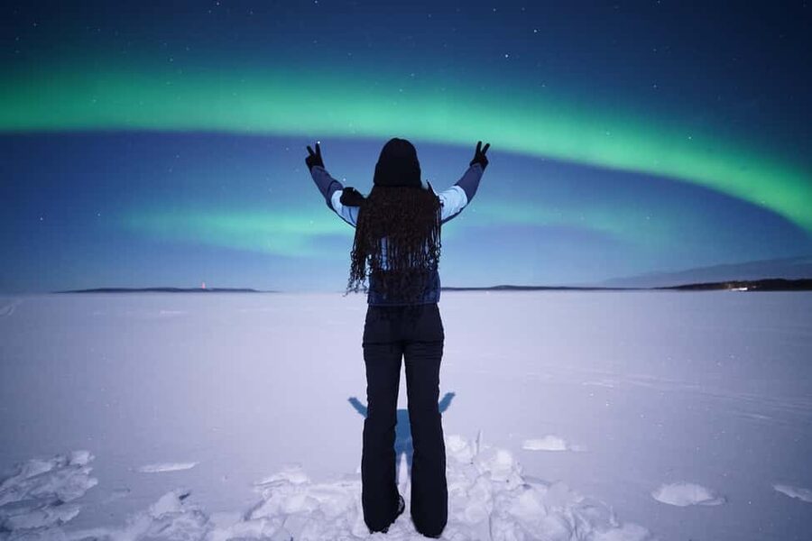 Rovaniemi: Guaranteed Northern Lights Tour with Photos - Crossing into Sweden for clearer skies
