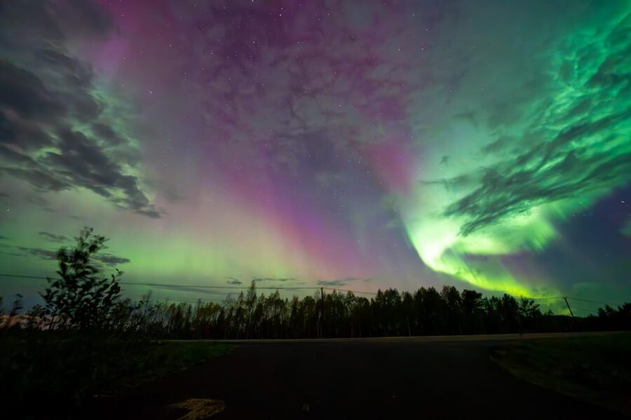 Rovaniemi: Guaranteed Ultimate Aurora Hunt with Photographer - Choosing dark skies over easy access