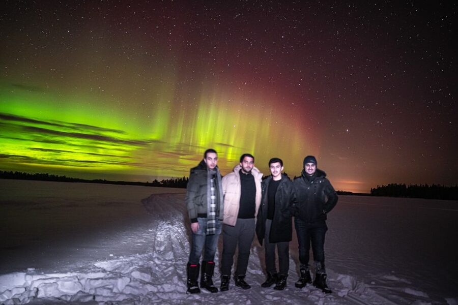 Rovaniemi: Guaranteed Ultimate Aurora Hunt with Photographer - Waiting for the aurora with a photographer