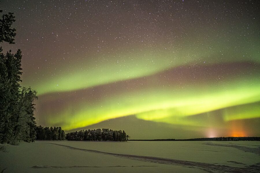 Rovaniemi: Guaranteed Ultimate Aurora Hunt with Photographer - Who will enjoy this long Arctic night