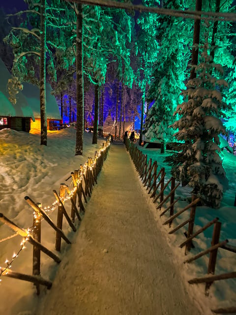 Rovaniemi: Guided Tour of Santa Claus Village - Snowman World, with tickets kept separate