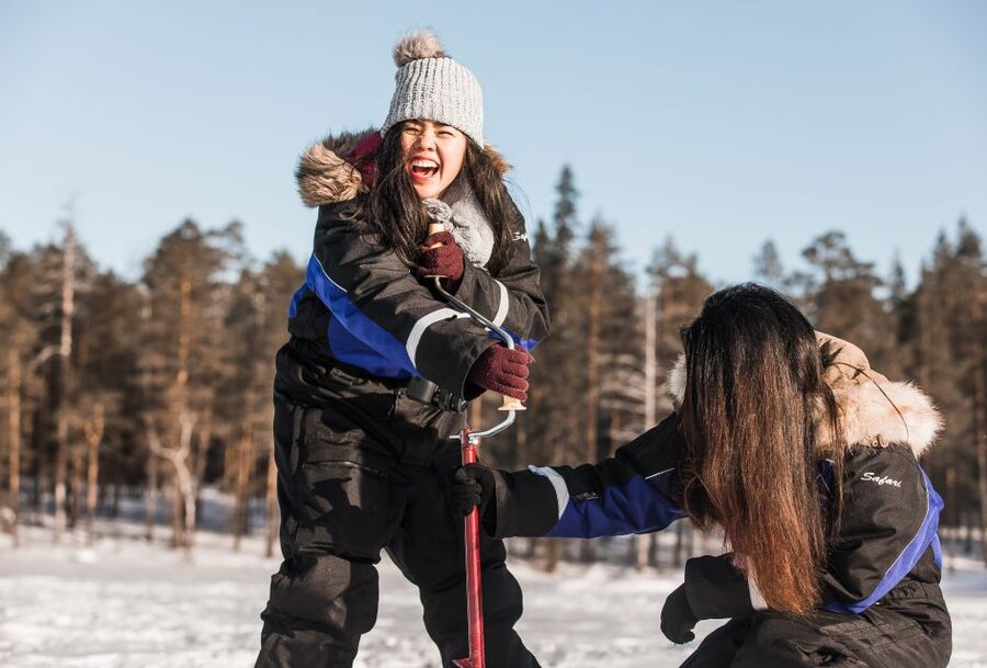 Rovaniemi: Ice Fishing Experience - Local guides turn a quiet activity into a good one
