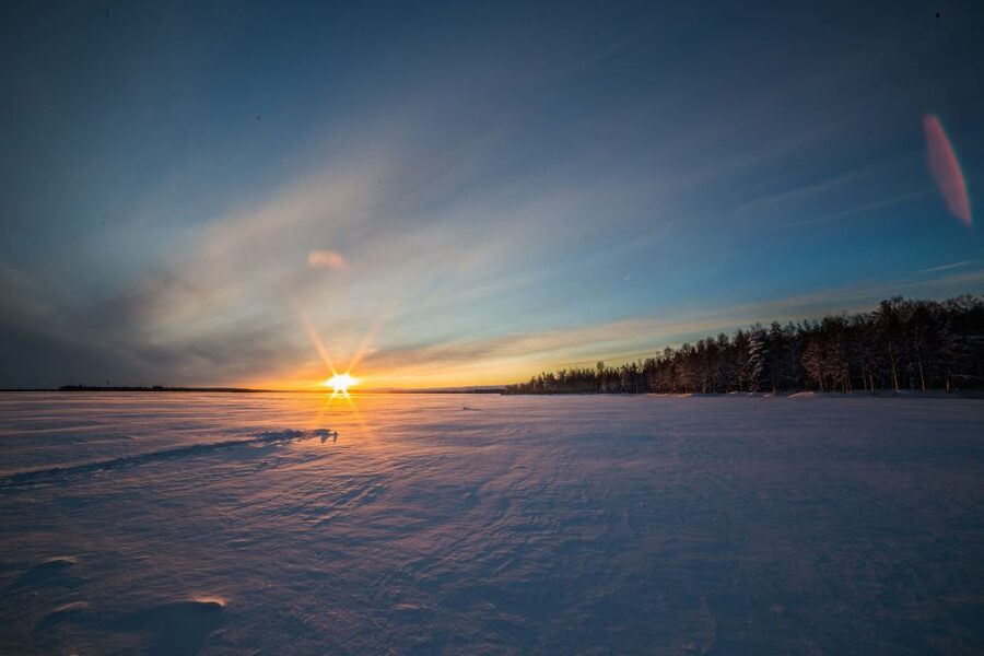 Rovaniemi: Ice Fishing on a Frozen Lake with BBQ and Photos - Hot Drinks, Snacks, and the Fire Break