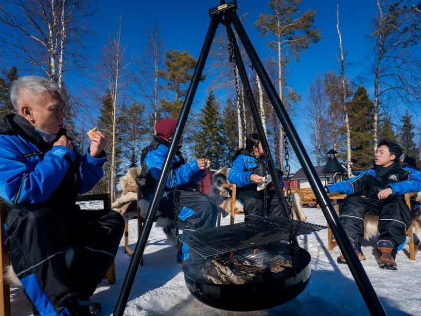 Rovaniemi: Ice Fishing Small Group Tour & Barbeque - Guide support and group atmosphere