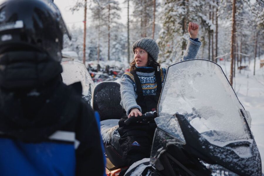Rovaniemi: Ice Fishing & Snowmobile Safari Combo Day - Learning the quiet work of ice fishing