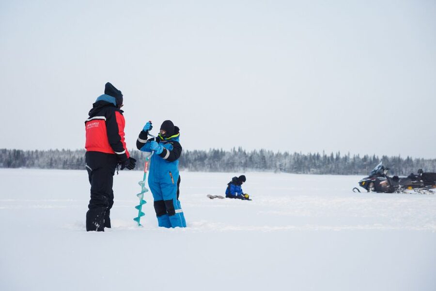 Rovaniemi: Ice Fishing & Snowmobile Safari Combo Day - What to wear and what to bring